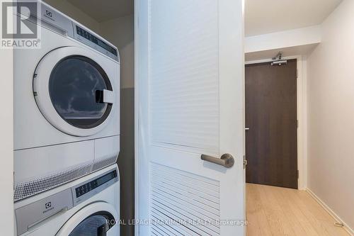 #425 -12 Bonnycastle St, Toronto, ON - Indoor Photo Showing Laundry Room