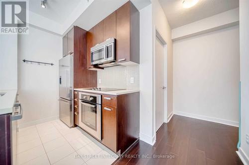 3507 - 295 Adelaide Street W, Toronto, ON - Indoor Photo Showing Kitchen