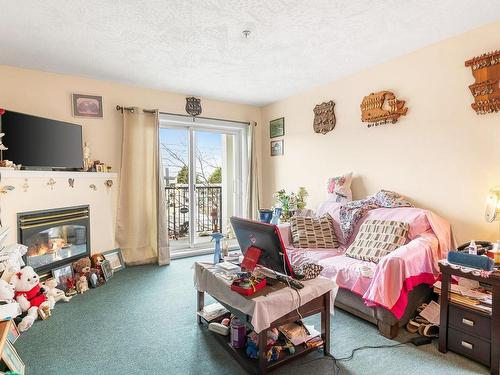 406-3855 11Th Ave, Port Alberni, BC - Indoor Photo Showing Living Room With Fireplace