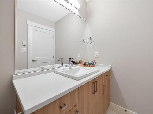 943 Lobo Vale, Langford, BC - Indoor Photo Showing Bathroom