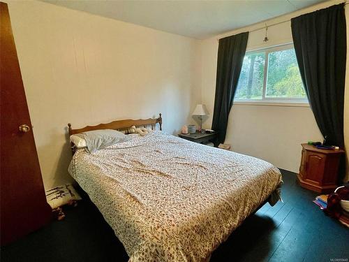 6038 Tsolum River Rd, Courtenay, BC - Indoor Photo Showing Bedroom