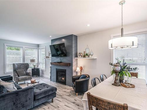 396 Ninth St, Nanaimo, BC - Indoor With Fireplace