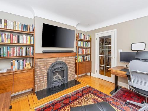 995 Terrace Ave, Victoria, BC - Indoor With Fireplace