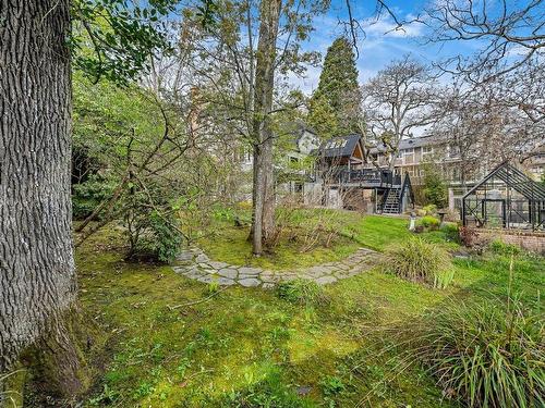 995 Terrace Ave, Victoria, BC - Outdoor