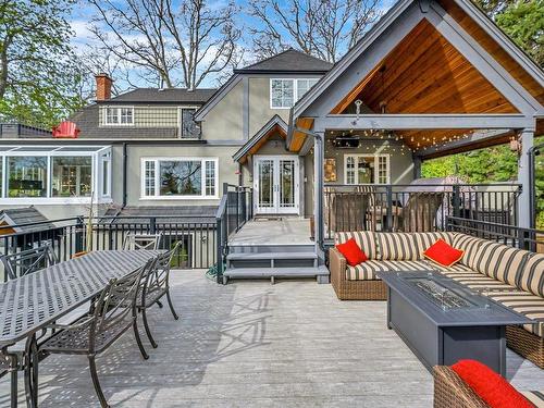 995 Terrace Ave, Victoria, BC - Outdoor With Deck Patio Veranda