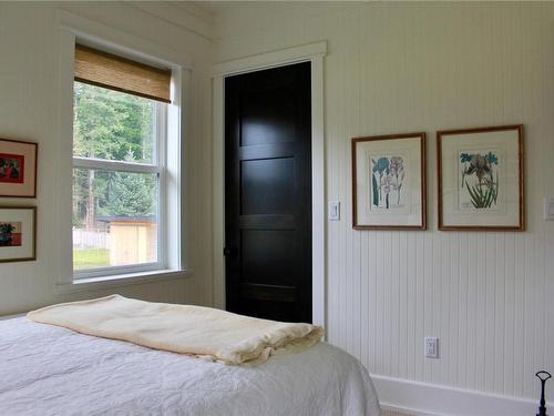 3553 Winn Rd, Merville, BC - Indoor Photo Showing Bedroom