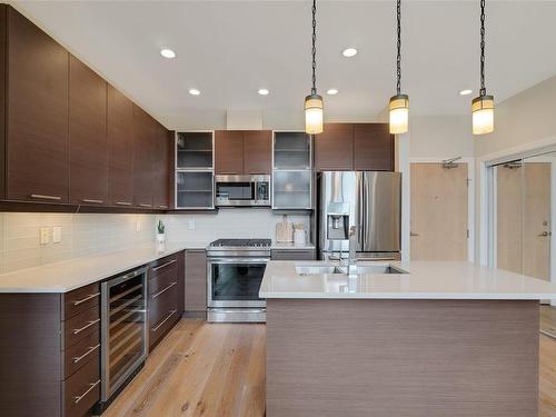 402-2850 Aldwynd Rd, Langford, BC - Indoor Photo Showing Kitchen With Upgraded Kitchen