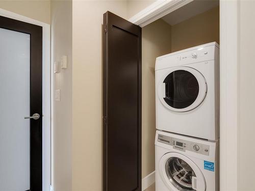 402-2850 Aldwynd Rd, Langford, BC - Indoor Photo Showing Laundry Room