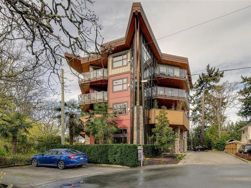 402-2850 Aldwynd Rd, Langford, BC - Outdoor