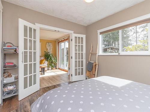 4061 Cowichan Lake Rd, Duncan, BC - Indoor Photo Showing Bedroom