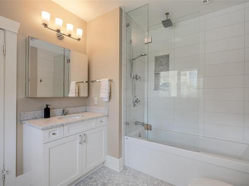 163 Bushby St, Victoria, BC - Indoor Photo Showing Bathroom