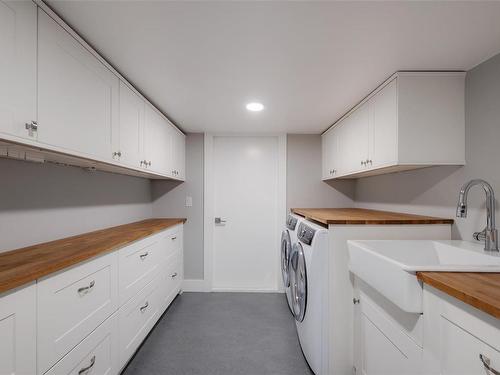 163 Bushby St, Victoria, BC - Indoor Photo Showing Laundry Room