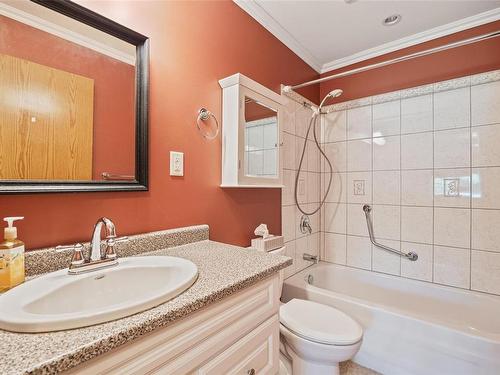 8851 Henderson Ave, Black Creek, BC - Indoor Photo Showing Bathroom
