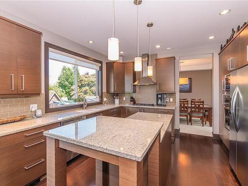 588 Cottyn Way, Colwood, BC - Indoor Photo Showing Kitchen With Upgraded Kitchen