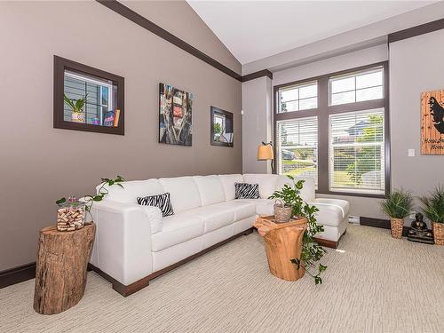 588 Cottyn Way, Colwood, BC - Indoor Photo Showing Living Room