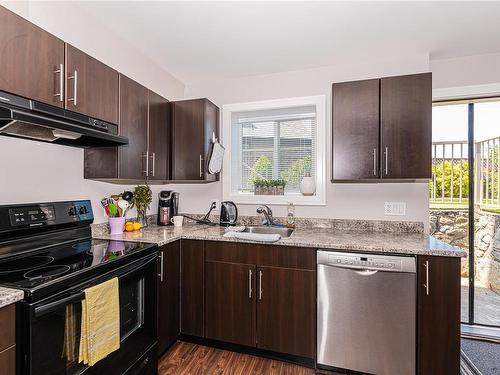 588 Cottyn Way, Colwood, BC - Indoor Photo Showing Kitchen