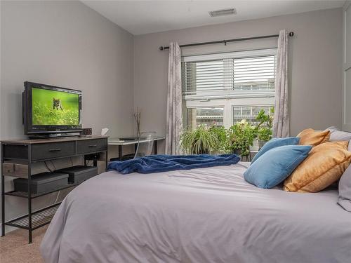 114 110 Creek Bend Road, Winnipeg, MB - Indoor Photo Showing Bedroom