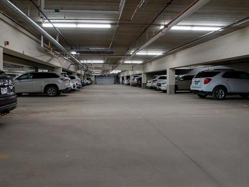 114 110 Creek Bend Road, Winnipeg, MB - Indoor Photo Showing Garage