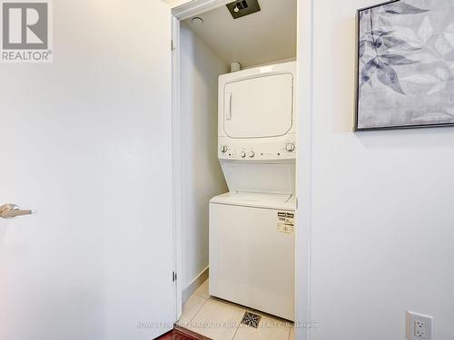 #607 -2560 Eglinton Ave W, Mississauga, ON - Indoor Photo Showing Laundry Room