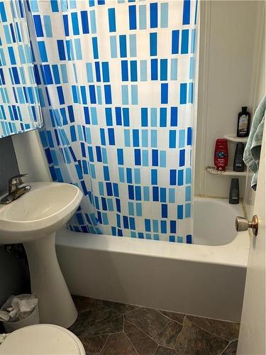 814 24Th Street, Brandon, MB - Indoor Photo Showing Bathroom
