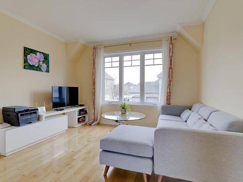 Family room - 7455 Rue Lasnier, Brossard, QC - Indoor Photo Showing Living Room