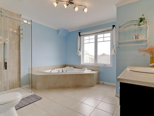 Bathroom - 7455 Rue Lasnier, Brossard, QC - Indoor Photo Showing Bathroom