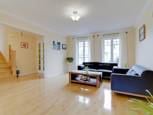 Living room - 7455 Rue Lasnier, Brossard, QC - Indoor Photo Showing Living Room