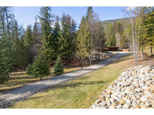 7470 Highway 3, Kitchener, BC - Outdoor With View