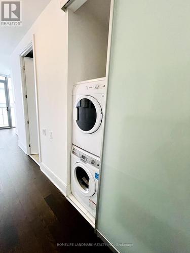 Lph4805 - 50 Charles Street E, Toronto, ON - Indoor Photo Showing Laundry Room
