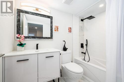 #1601 -7601 Bathurst St, Vaughan, ON - Indoor Photo Showing Bathroom