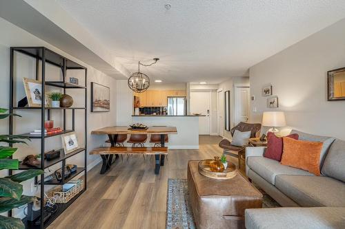 1213 - 205 Third Avenue, Invermere, BC - Indoor Photo Showing Living Room