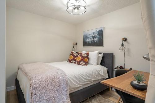 1213 - 205 Third Avenue, Invermere, BC - Indoor Photo Showing Bedroom