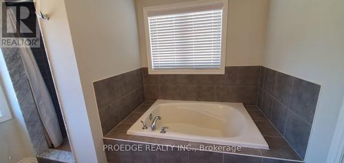 103 Bridlewood Blvd E, Whitby, ON - Indoor Photo Showing Bathroom