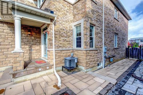 230 Humberland Dr, Richmond Hill, ON - Outdoor