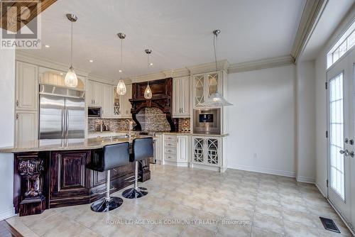 230 Humberland Dr, Richmond Hill, ON - Indoor Photo Showing Kitchen With Upgraded Kitchen