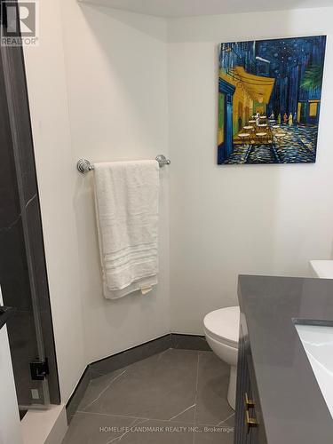 31.5 Granby St, Toronto, ON - Indoor Photo Showing Bathroom