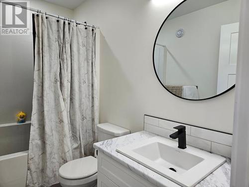 137 Witch Hazel Drive, Whitehorse, YT - Indoor Photo Showing Bathroom