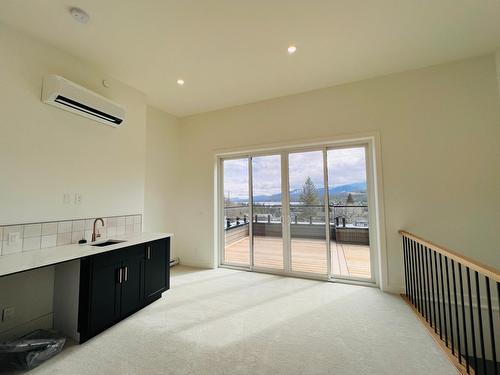 302 - 514 14Th Street, Invermere, BC - Indoor Photo Showing Other Room