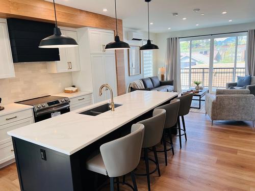 301 - 514 14Th Street, Invermere, BC - Indoor Photo Showing Kitchen With Upgraded Kitchen