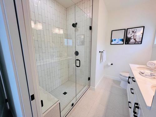 301 - 514 14Th Street, Invermere, BC - Indoor Photo Showing Bathroom