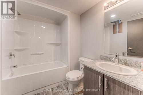 B404 - 275 Larch Street, Waterloo, ON - Indoor Photo Showing Bathroom