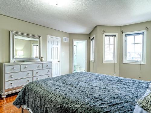 25 Coolspring Cres N, Caledon, ON - Indoor Photo Showing Bedroom