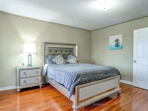 25 Coolspring Cres N, Caledon, ON - Indoor Photo Showing Bedroom