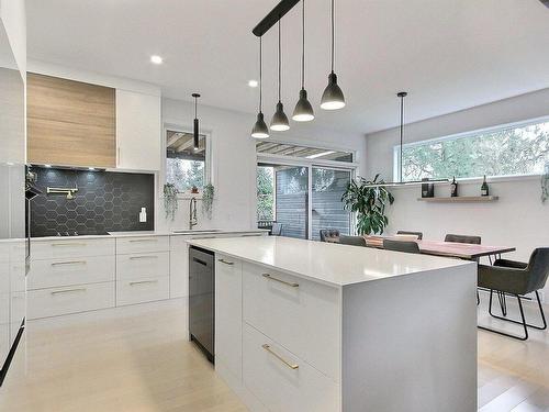 Kitchen - 15 Rue Félix-Leclerc, Saint-Jean-Sur-Richelieu, QC - Indoor Photo Showing Kitchen With Upgraded Kitchen