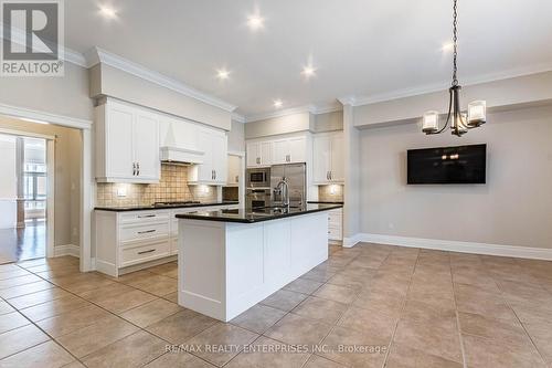#24 -58 St Lawrence Dr, Mississauga, ON - Indoor Photo Showing Kitchen With Upgraded Kitchen