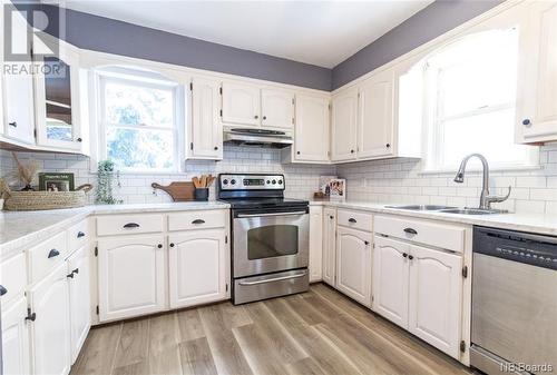 17 Bartlett Avenue, Hampton, NB - Indoor Photo Showing Kitchen With Double Sink
