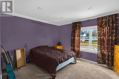 22 Shamrock Cres, Essa, ON - Indoor Photo Showing Bedroom