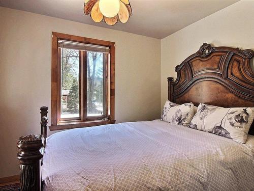 Master bedroom - 65 Ch. Des Mohawks, Harrington, QC - Indoor Photo Showing Bedroom