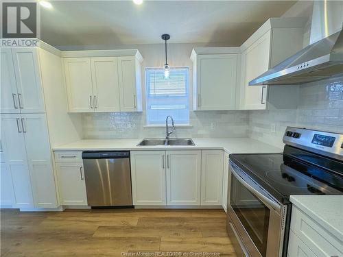 190 Melanie, Dieppe, NB - Indoor Photo Showing Kitchen With Stainless Steel Kitchen With Double Sink