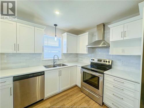 190 Melanie, Dieppe, NB - Indoor Photo Showing Kitchen With Stainless Steel Kitchen With Double Sink With Upgraded Kitchen